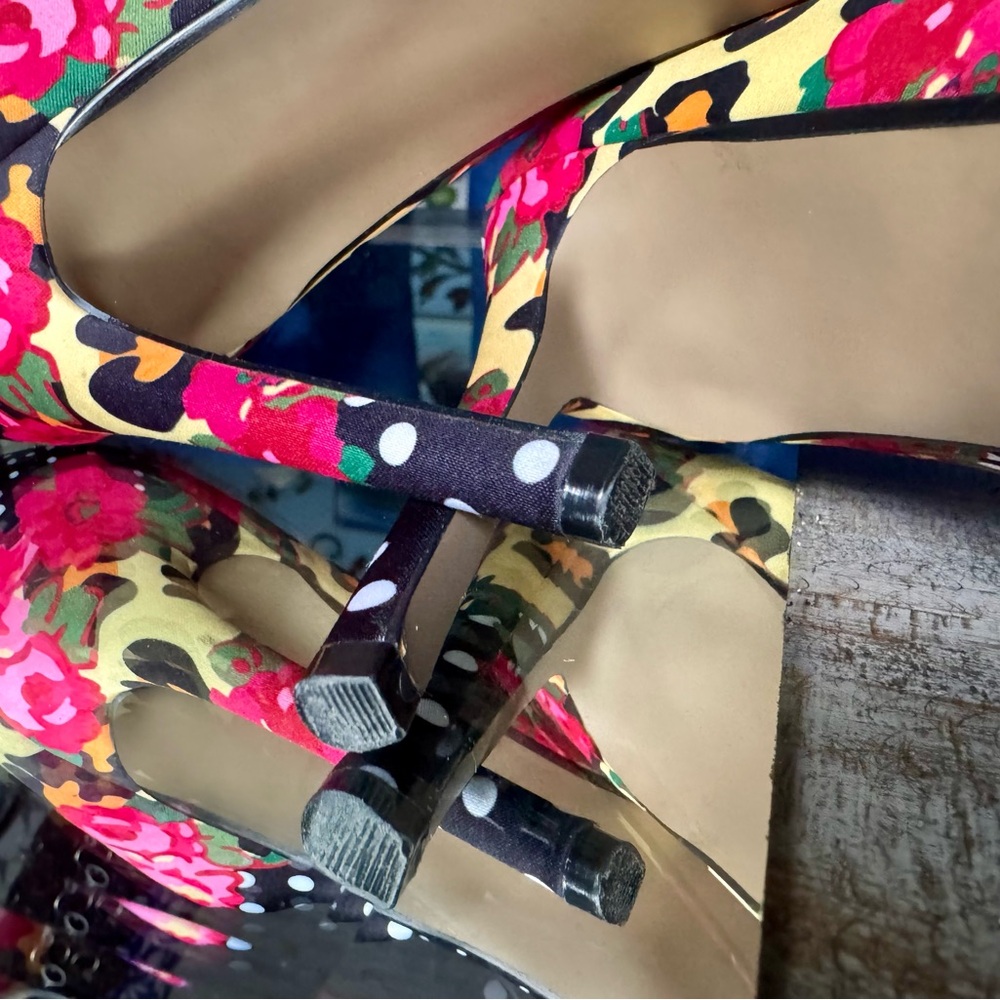 Betsey Johnson Black Polka Dot Floral Bow Pointed Pumps - Picture 8 of 9